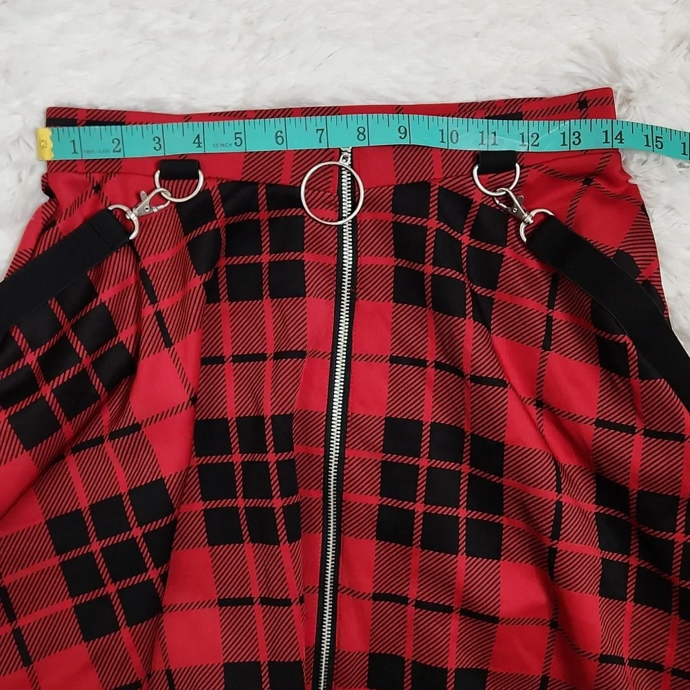 Black & Red Plaid O-Ring Gothcore Skater Skirt - Picture 6 of 7